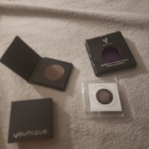 Younique eye shadow and individual case